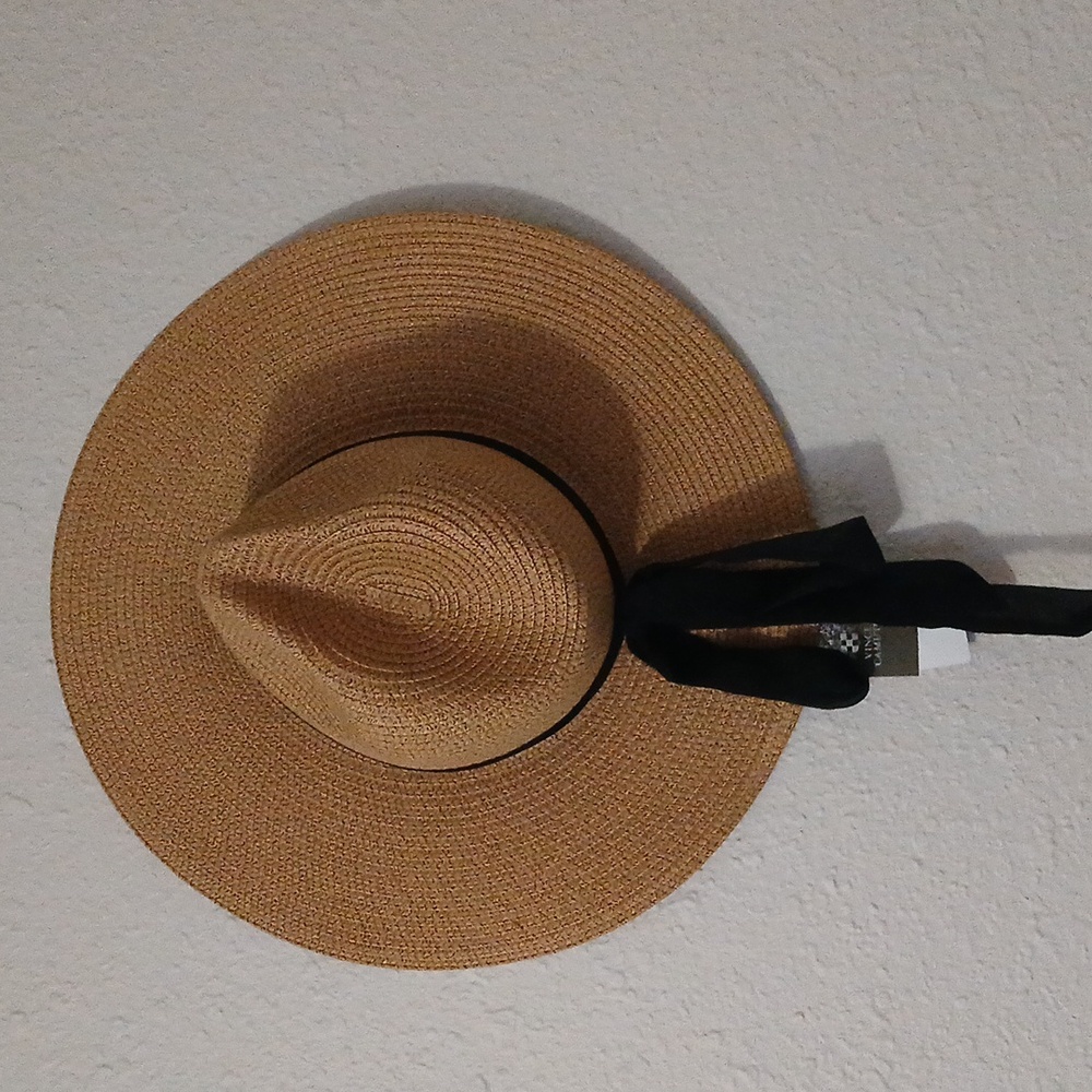Vince Camuto hat.